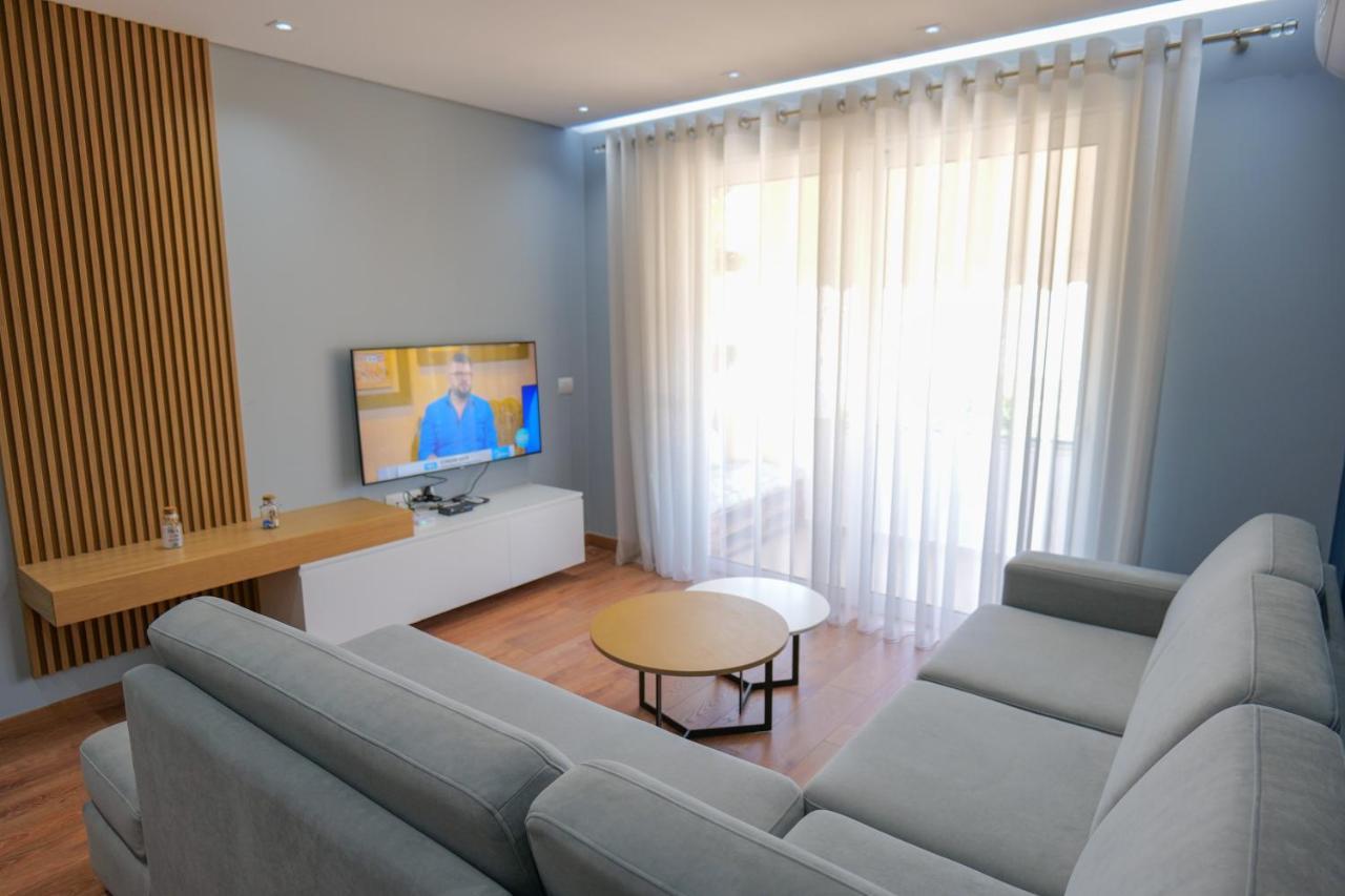 Ansel Home Sarande Luaran gambar