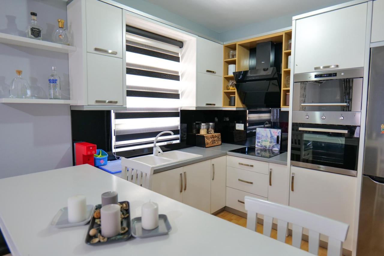 Ansel Home Sarande Luaran gambar