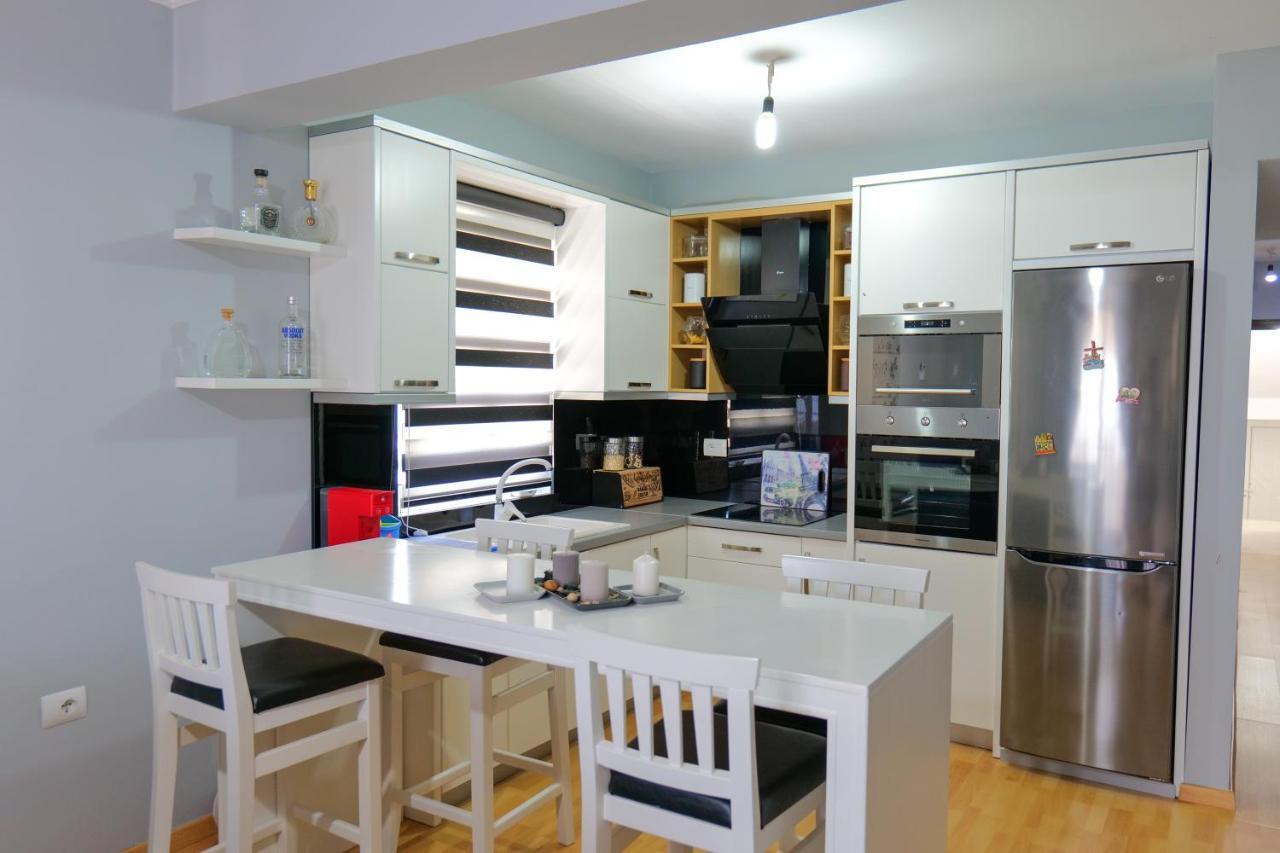 Ansel Home Sarande Luaran gambar
