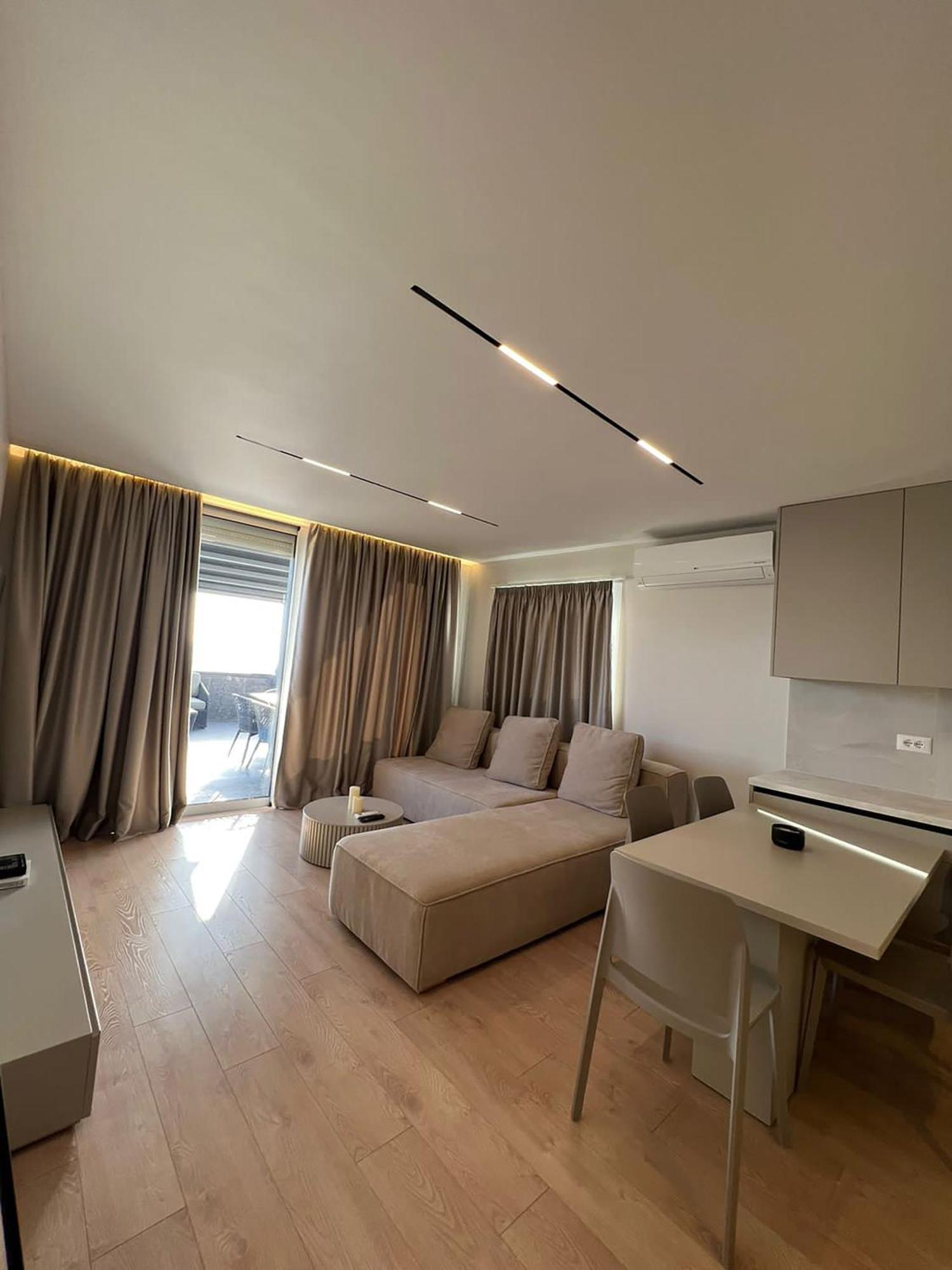 Ansel Home Sarande Luaran gambar