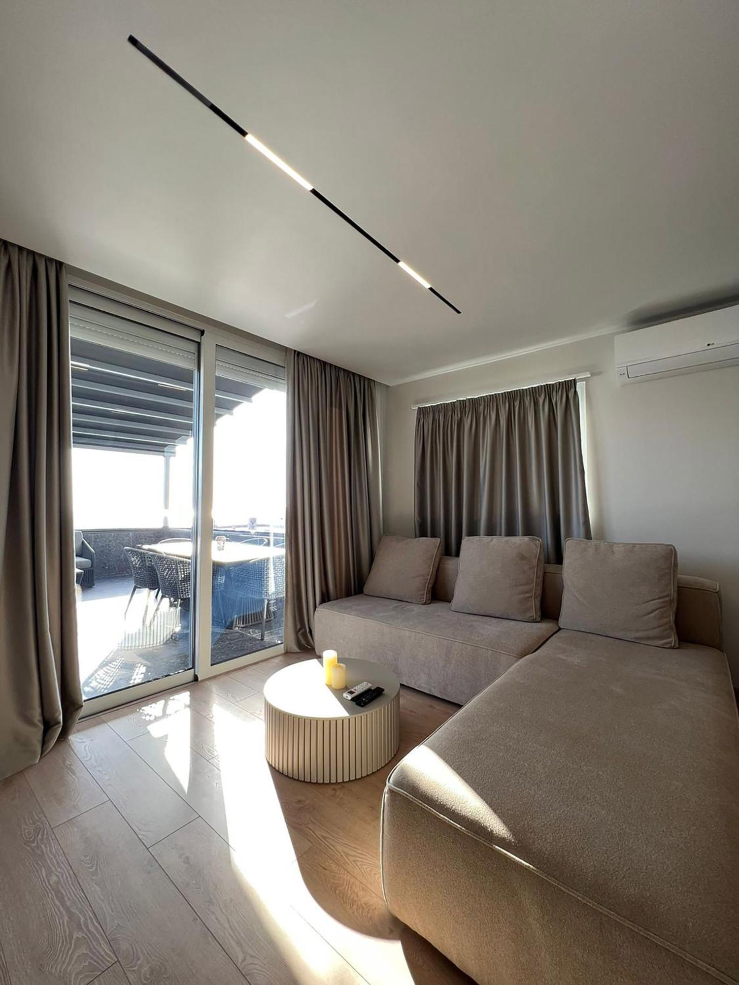 Ansel Home Sarande Luaran gambar
