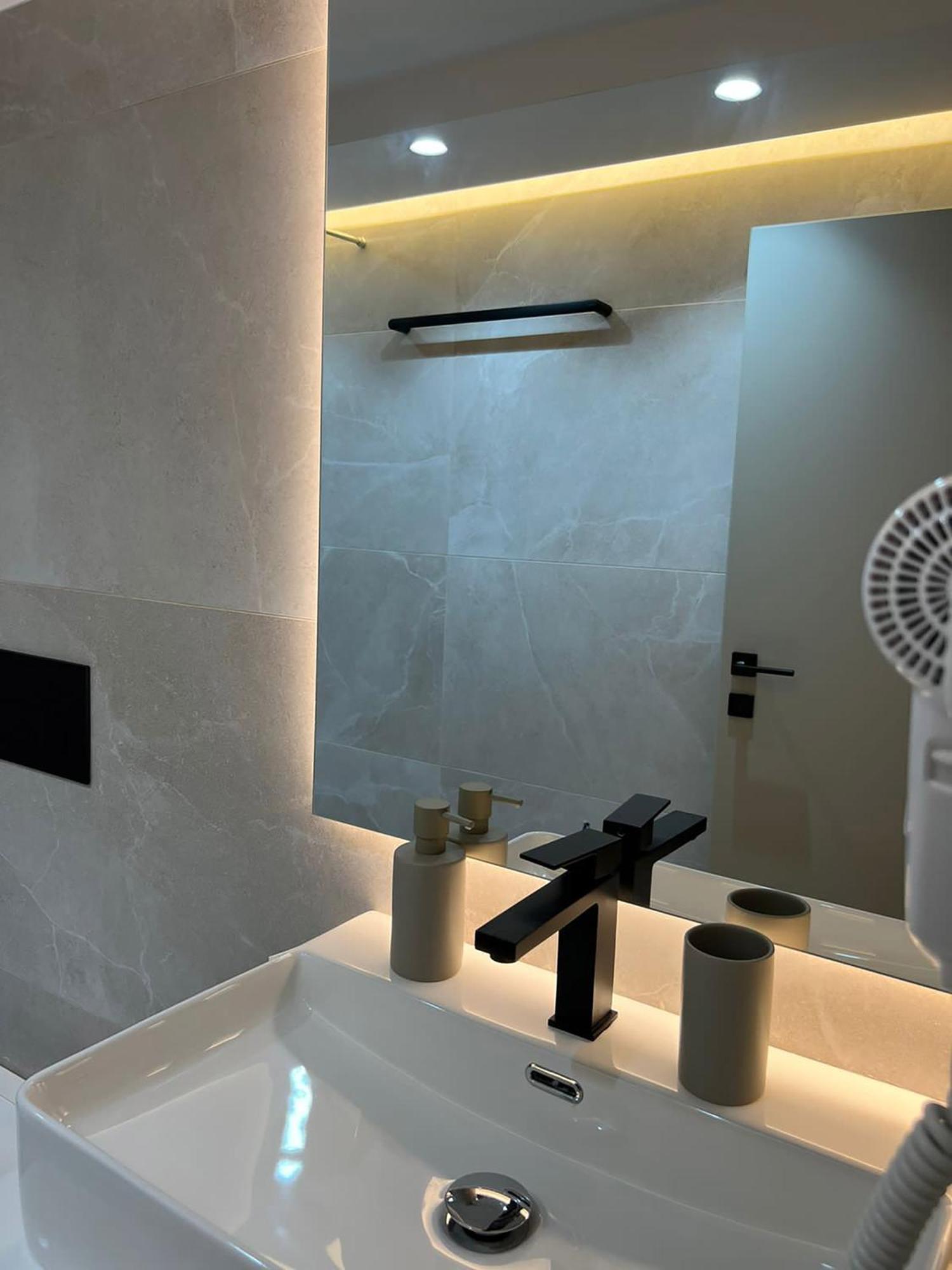 Ansel Home Sarande Luaran gambar