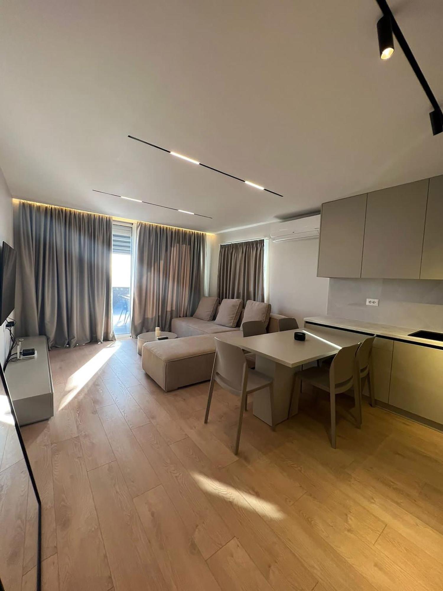 Ansel Home Sarande Luaran gambar